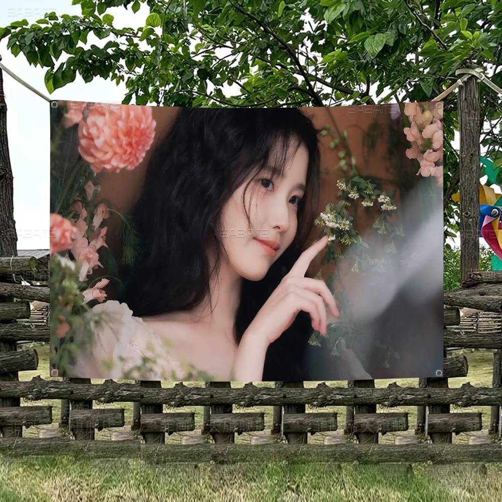 Korean singer IUs Advanced Pri - Commercial Printing Companies Usa recension och pris